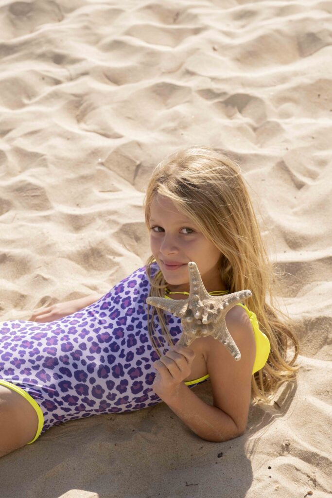 Traje de baño Kona animal print malva de diseño juvenil